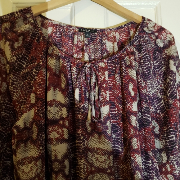 Sami & Jo: Color Snake Skin Top - Picture 4 of 7